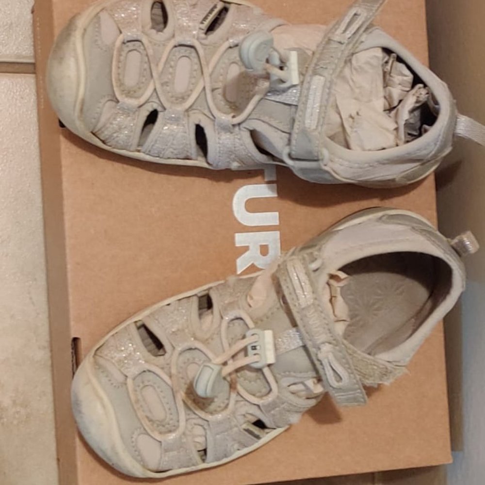 KEEN Toddler Girl White and Silver Size US 9T